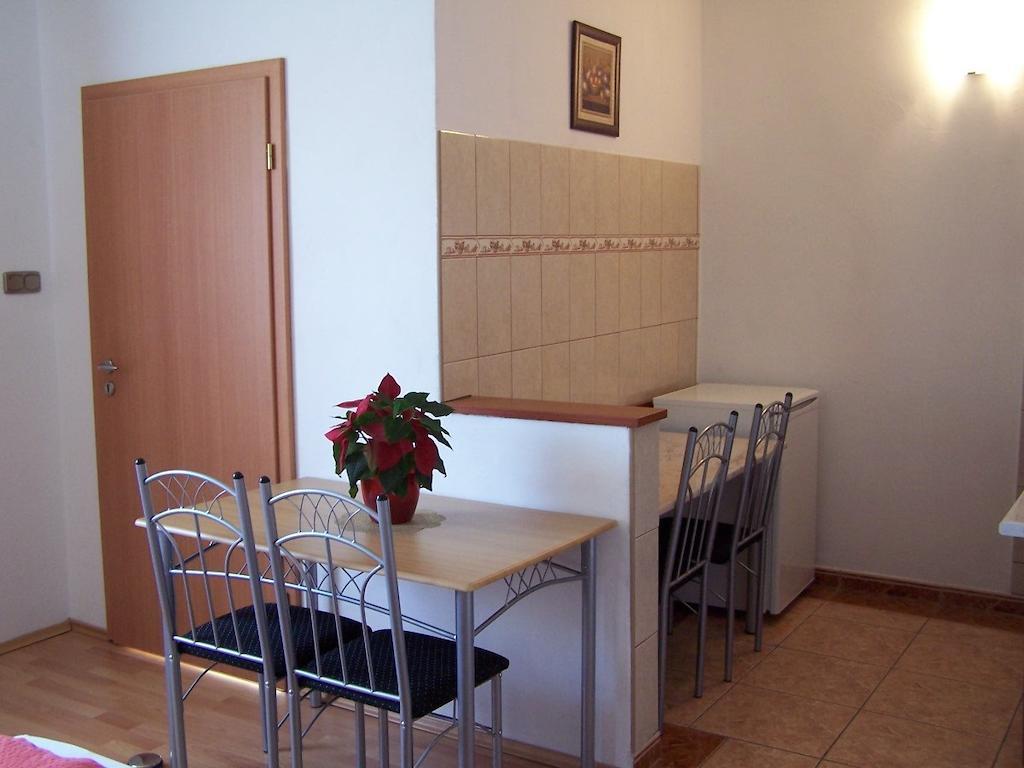 Akacia Apartment - Free Inside Parking, 2 Bedrooms, Garden, Next To Centre Budapest Room photo
