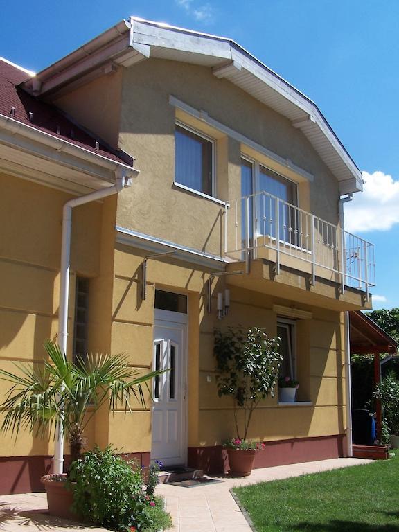 Akacia Apartment - Free Inside Parking, 2 Bedrooms, Garden, Next To Centre Budapest Exterior photo