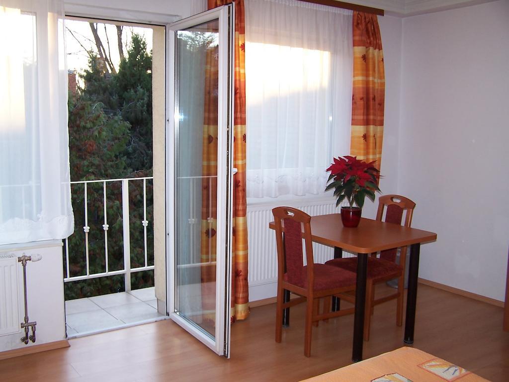 Akacia Apartment - Free Inside Parking, 2 Bedrooms, Garden, Next To Centre Budapest Room photo